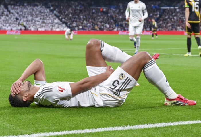 九游体育入口-推迟复出！皇马1.8亿巨星危险了！地位大不如前，球迷：不如离队|贝林厄姆|圣地亚哥-伯纳乌足球场|皇家马德里|巴列卡诺|曼城_新浪体育_新浪新闻